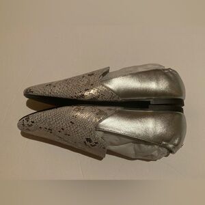 Yosi Samra NIB Preslie silver snake leather flats size 9.5